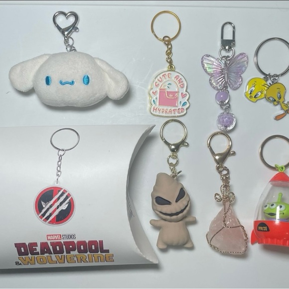 Assorted Keychain Set 8pcs - Picture 1 of 1